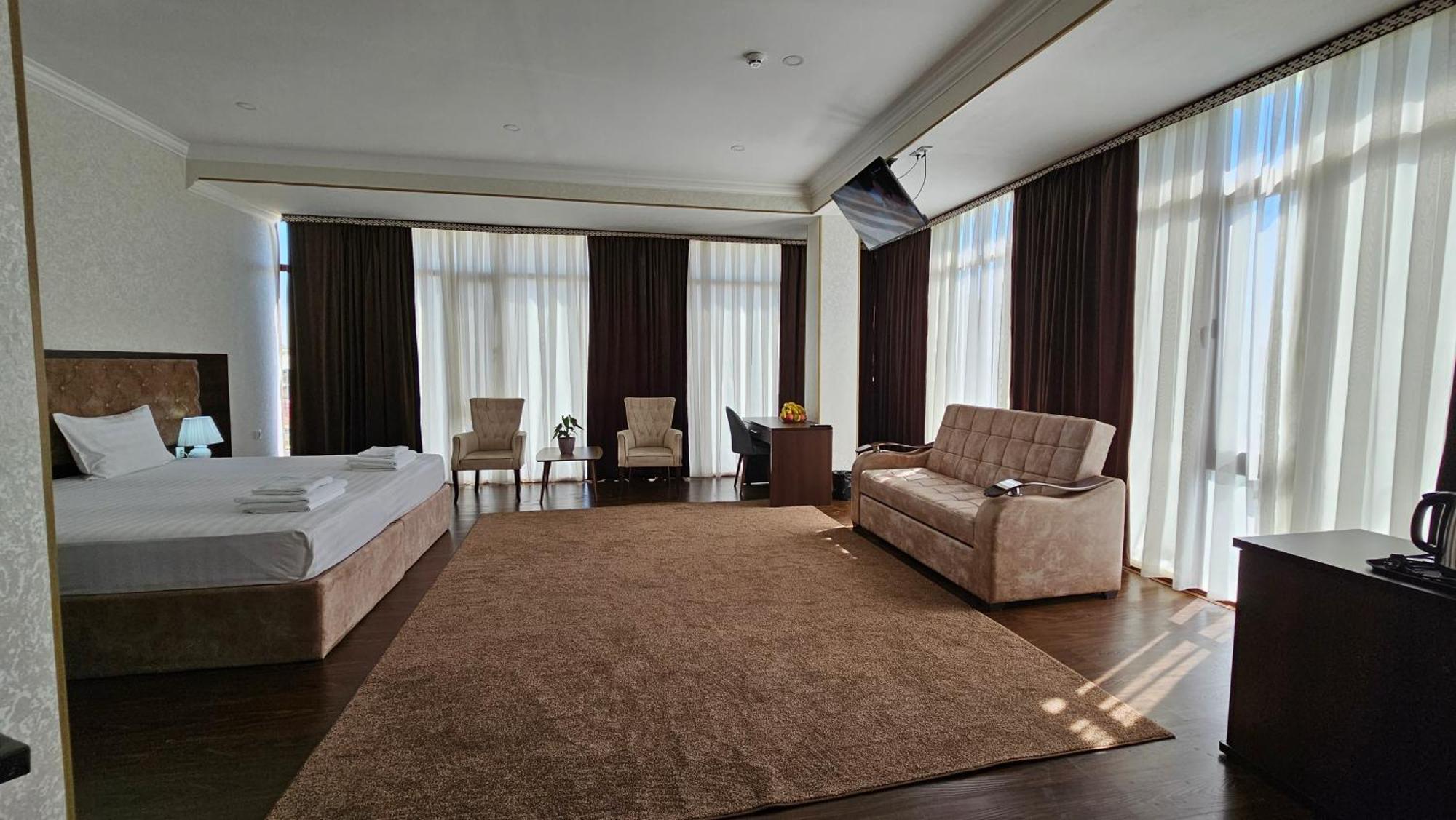 Grand Turon Plaza Hotel Tasken Kültér fotó